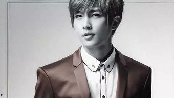 炎亚纶进娱乐圈吃瓜群众,从明星到吃瓜群众关注的焦点